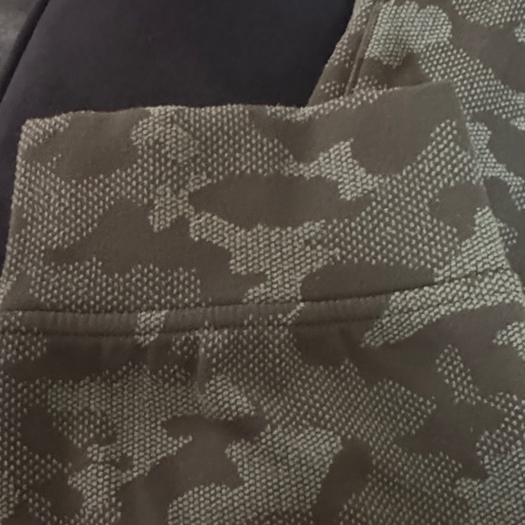 Women's Lilulemon Camouflage Jogger Pants - Picture 3 of 8